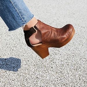 FREE PEOPLE AMBER ORCHARD CLOGS